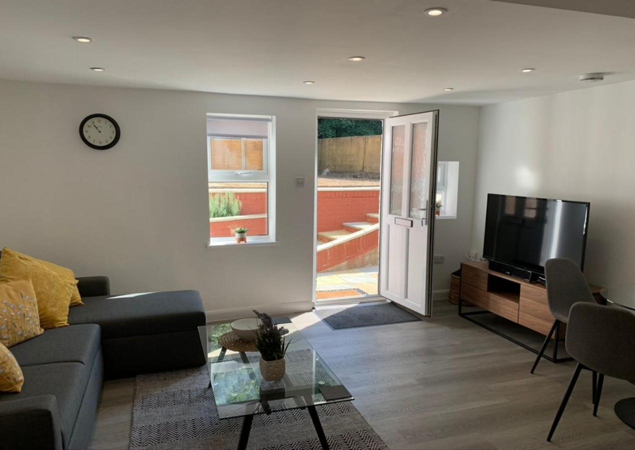 The White House Flat By Select Sa Reading Exterior photo